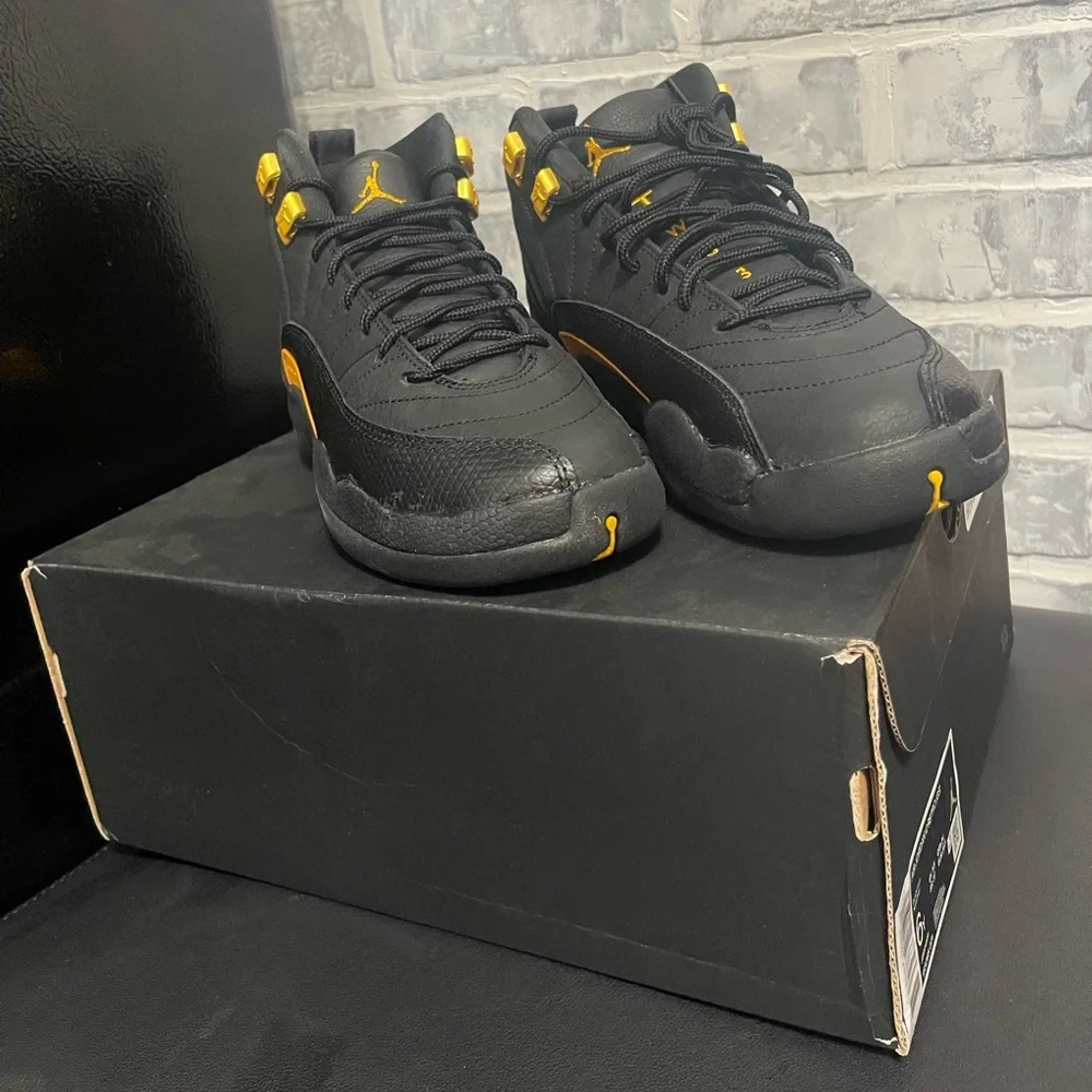 “New” Jordan 12 Retro Taxi Black/Gold Shoe Size 6 - Picture 7 of 10